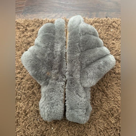 UGG Yeah Grey Fluffy Slippers 7
UGG - Picture 7 of 12